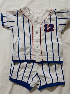 4/$20 Park Bench Kids short set 6-9 month